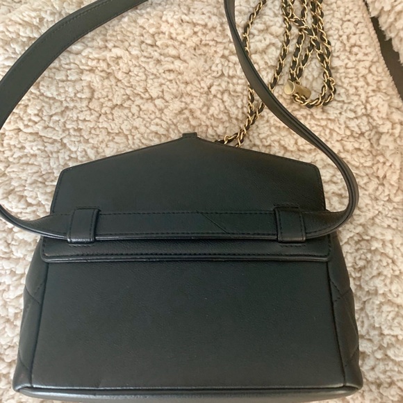 CHANEL calfskin waist body bag with gold chain - Picture 2 of 9